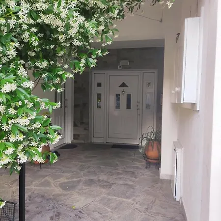 Happy アパート カヴァラ